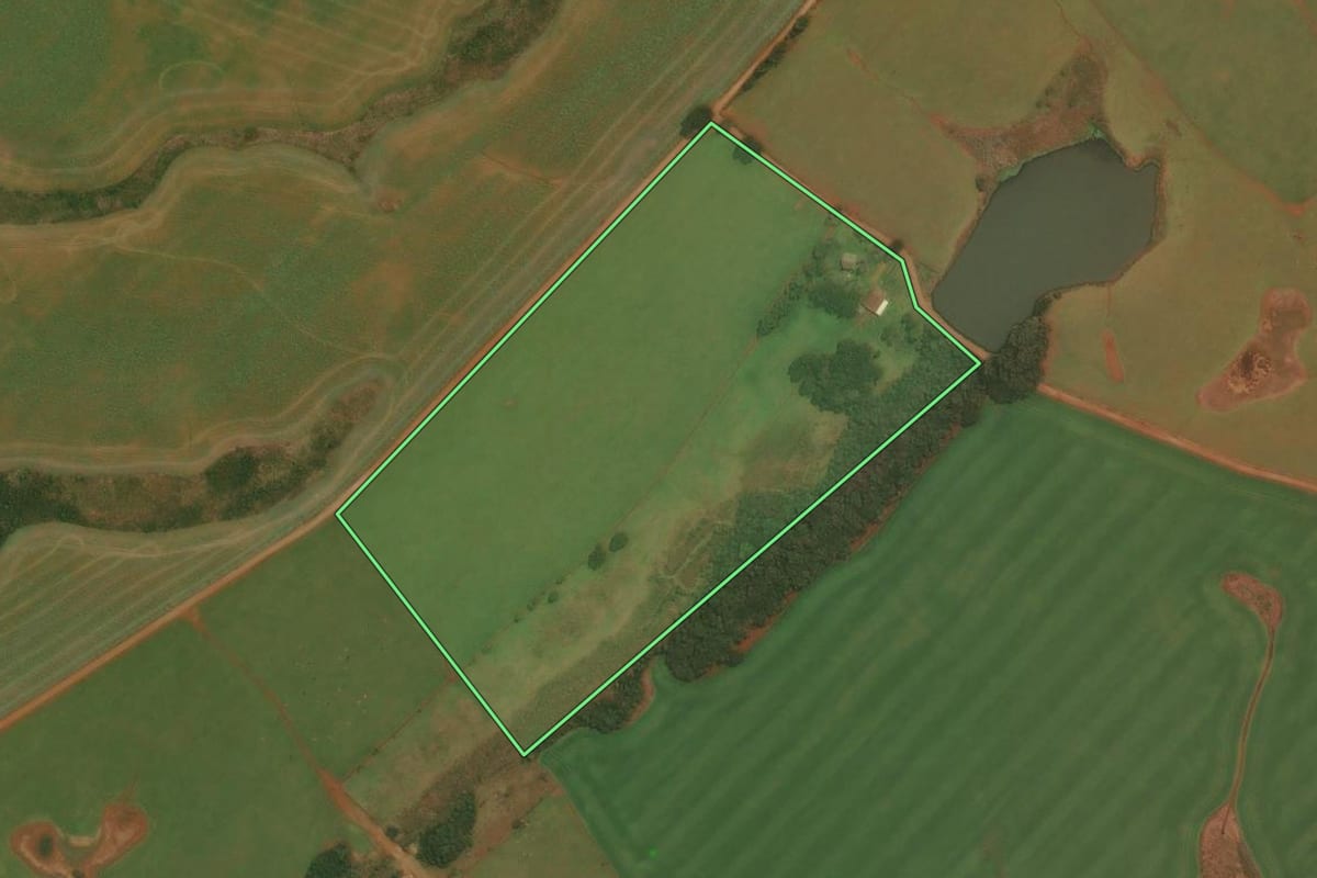 Imagem de satélite do imóvel rural em Vacaria (RS), com o contorno declarado no CAR desenhado por cima.