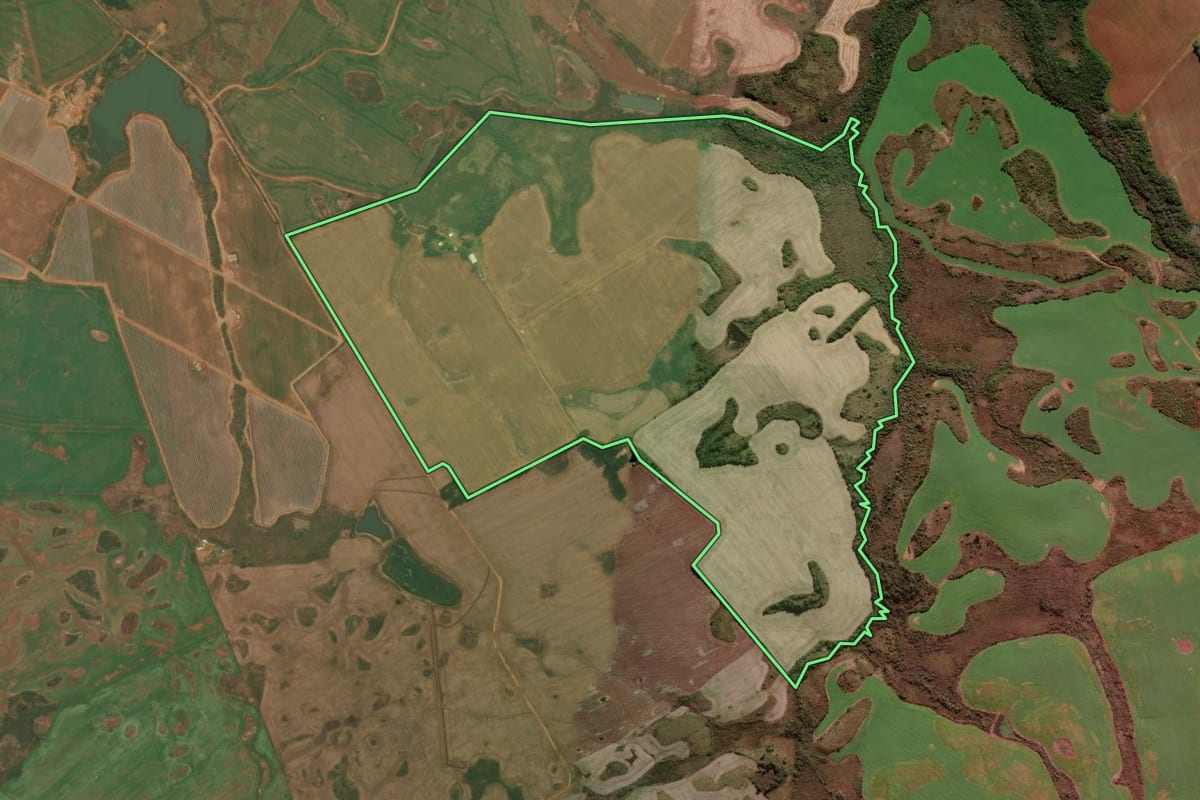 Imagem de satélite do imóvel rural em Vacaria (RS), com o contorno declarado no CAR desenhado por cima.