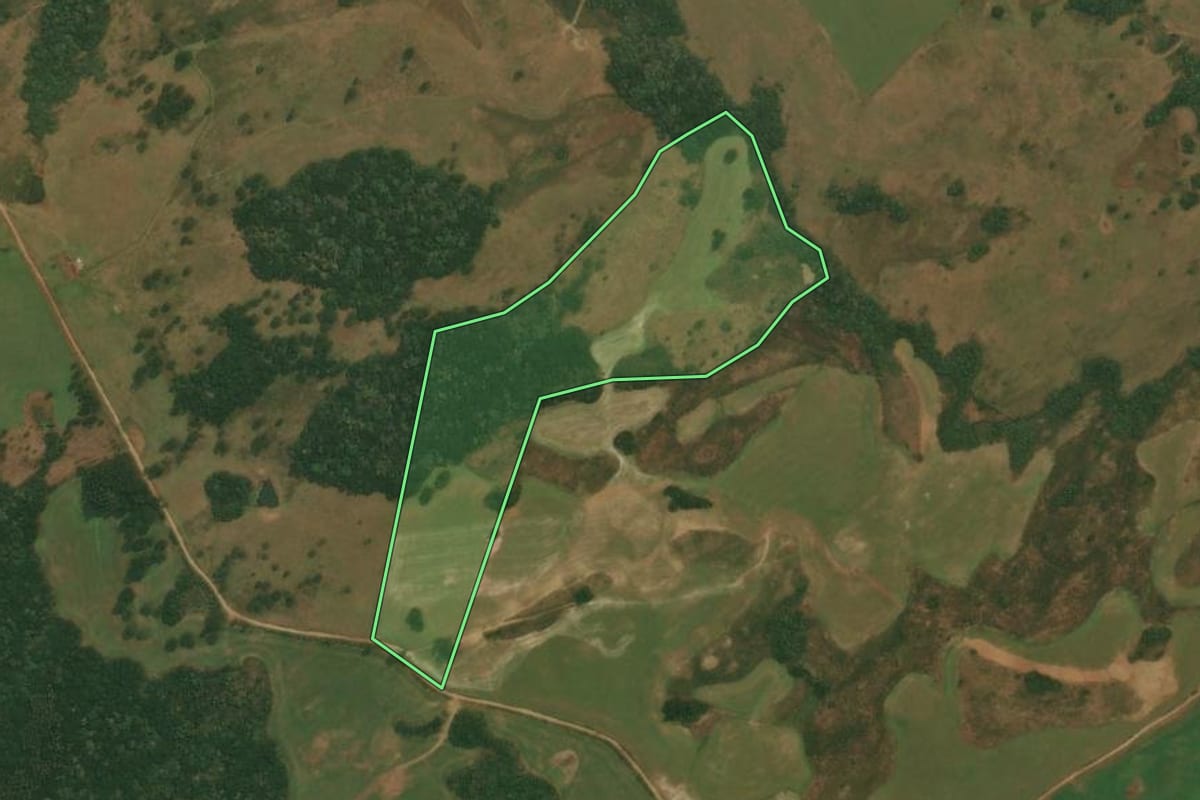 Imagem de satélite do imóvel rural em Vacaria (RS), com o contorno declarado no CAR desenhado por cima.