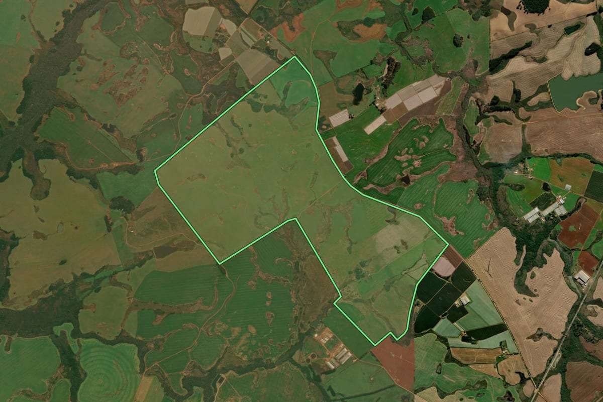Imagem de satélite do imóvel rural em Vacaria (RS), com o contorno declarado no CAR desenhado por cima.