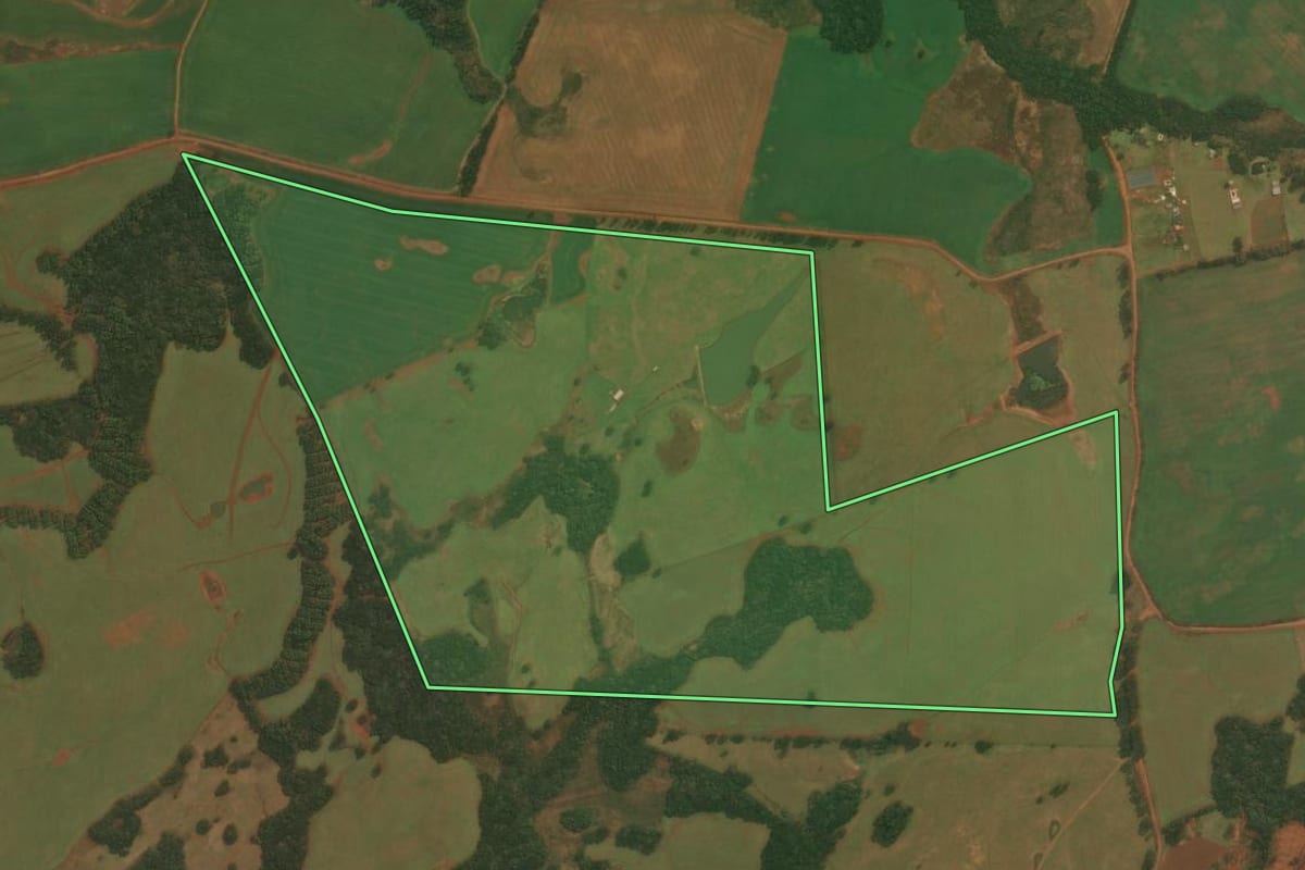 Imagem de satélite do imóvel rural em Vacaria (RS), com o contorno declarado no CAR desenhado por cima.