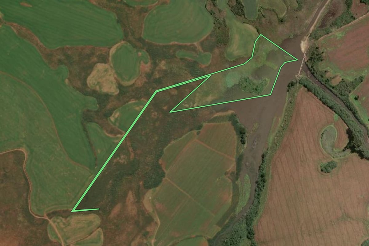 Imagem de satélite do imóvel rural em Vacaria (RS), com o contorno declarado no CAR desenhado por cima.