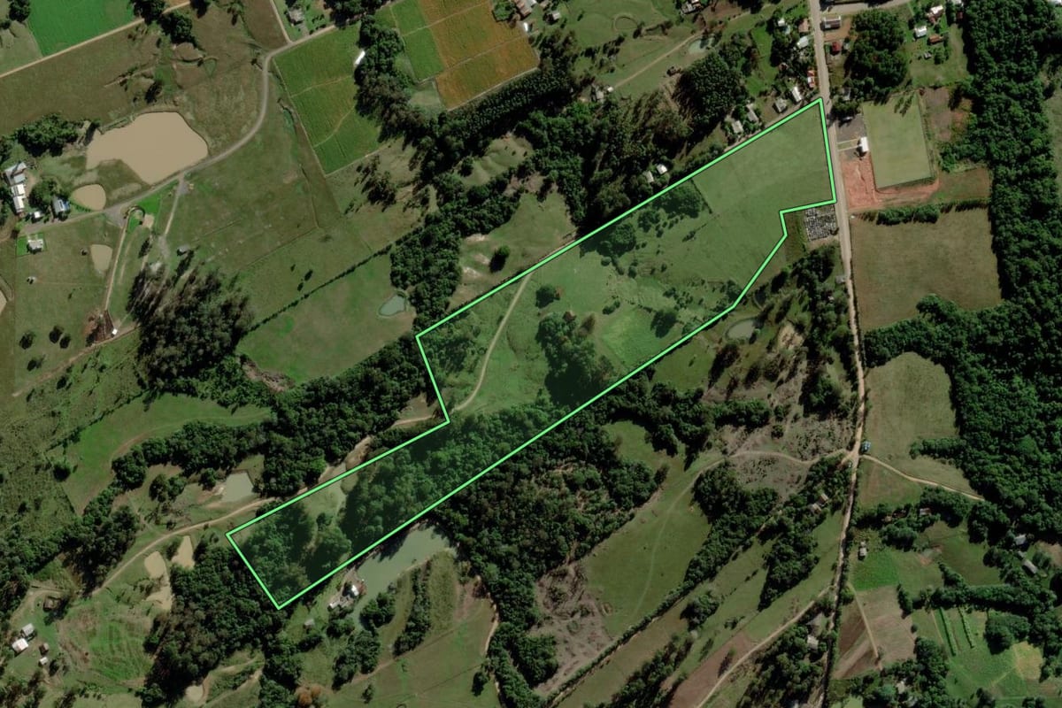 Imagem de satélite do imóvel rural em Vale Verde (RS), com o contorno declarado no CAR desenhado por cima.