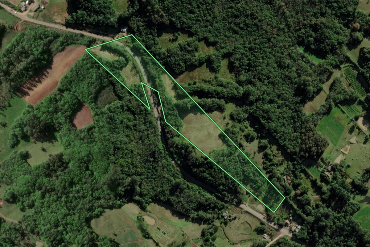 Imagem de satélite do imóvel rural em Vale Verde (RS), com o contorno declarado no CAR desenhado por cima.