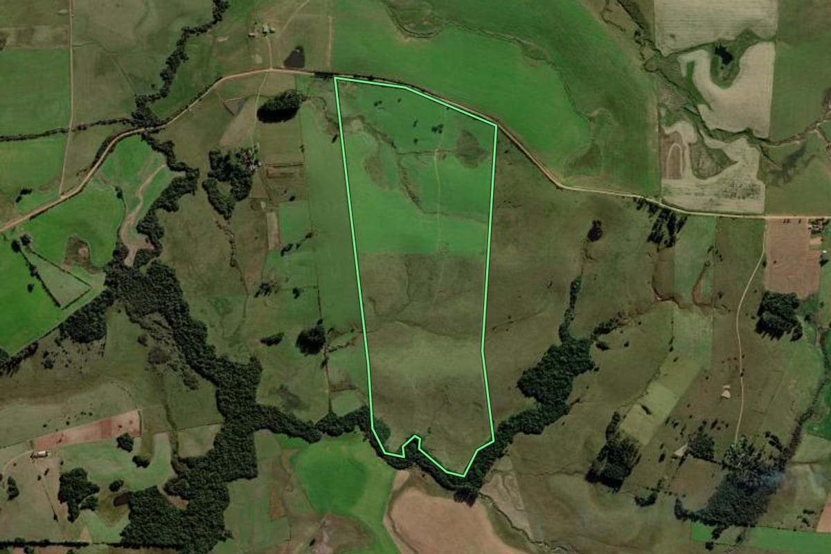 Imagem de satélite do imóvel rural em Vale Verde (RS), com o contorno declarado no CAR desenhado por cima.