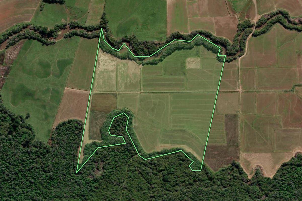 Imagem de satélite do imóvel rural em Vale Verde (RS), com o contorno declarado no CAR desenhado por cima.