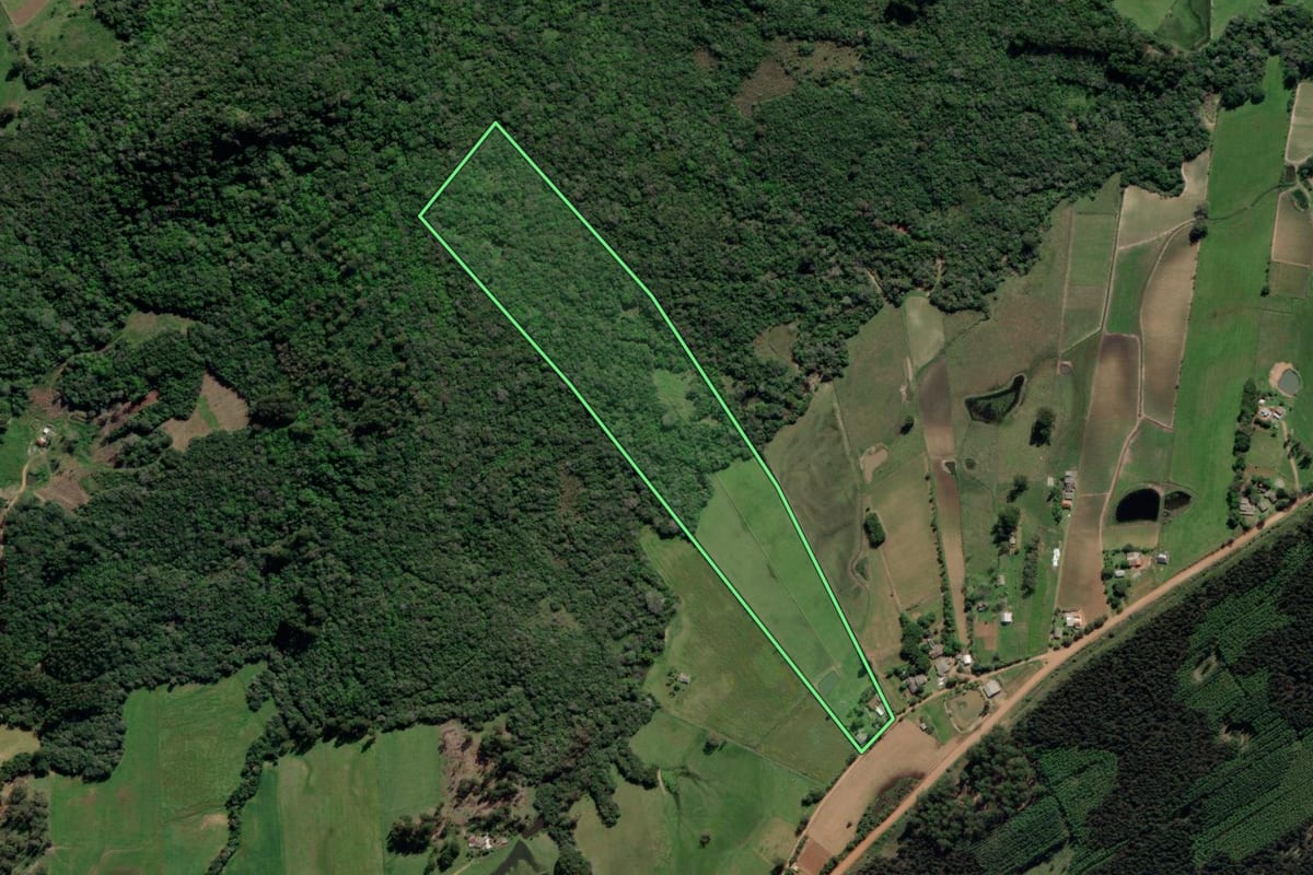 Imagem de satélite do imóvel rural em Vale Verde (RS), com o contorno declarado no CAR desenhado por cima.