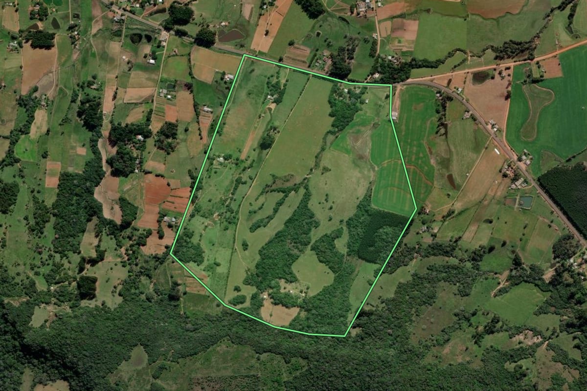Imagem de satélite do imóvel rural em Vale Verde (RS), com o contorno declarado no CAR desenhado por cima.
