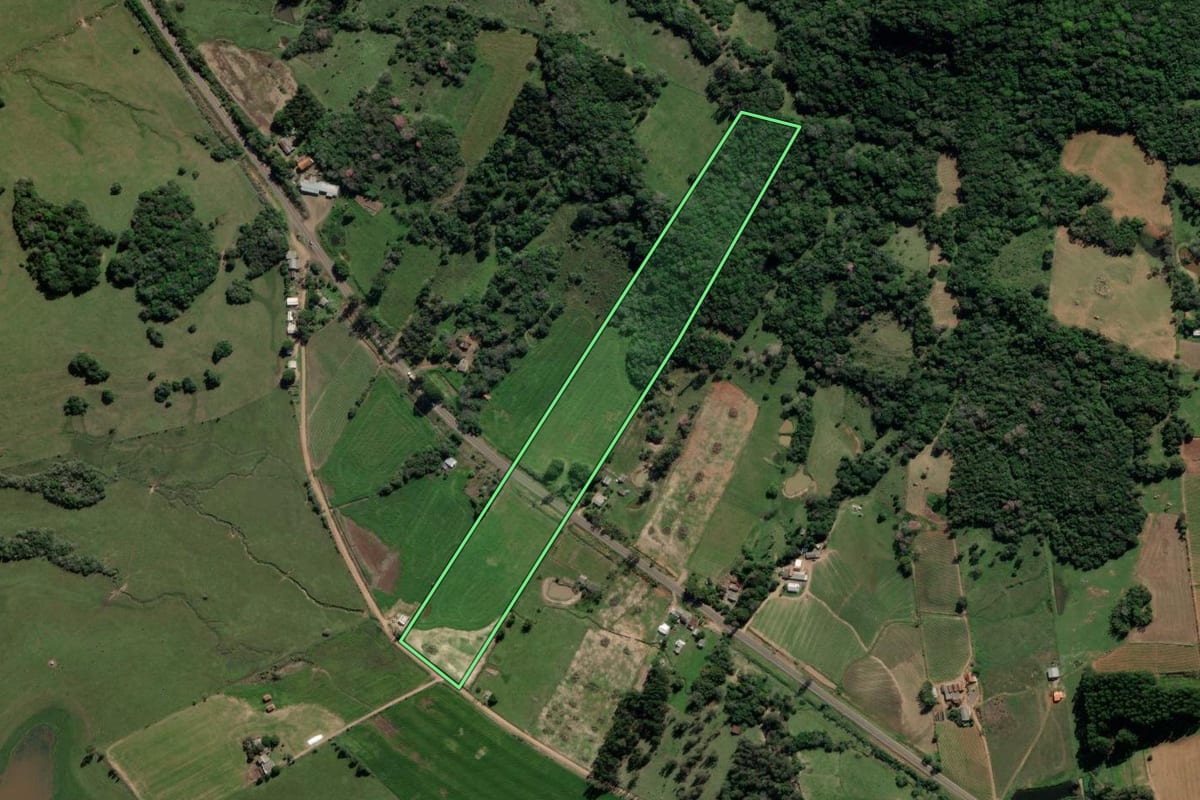 Imagem de satélite do imóvel rural em Vale Verde (RS), com o contorno declarado no CAR desenhado por cima.