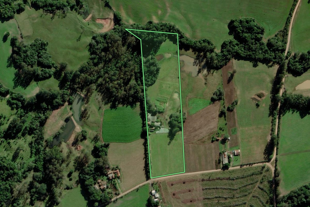 Imagem de satélite do imóvel rural em Vale Verde (RS), com o contorno declarado no CAR desenhado por cima.