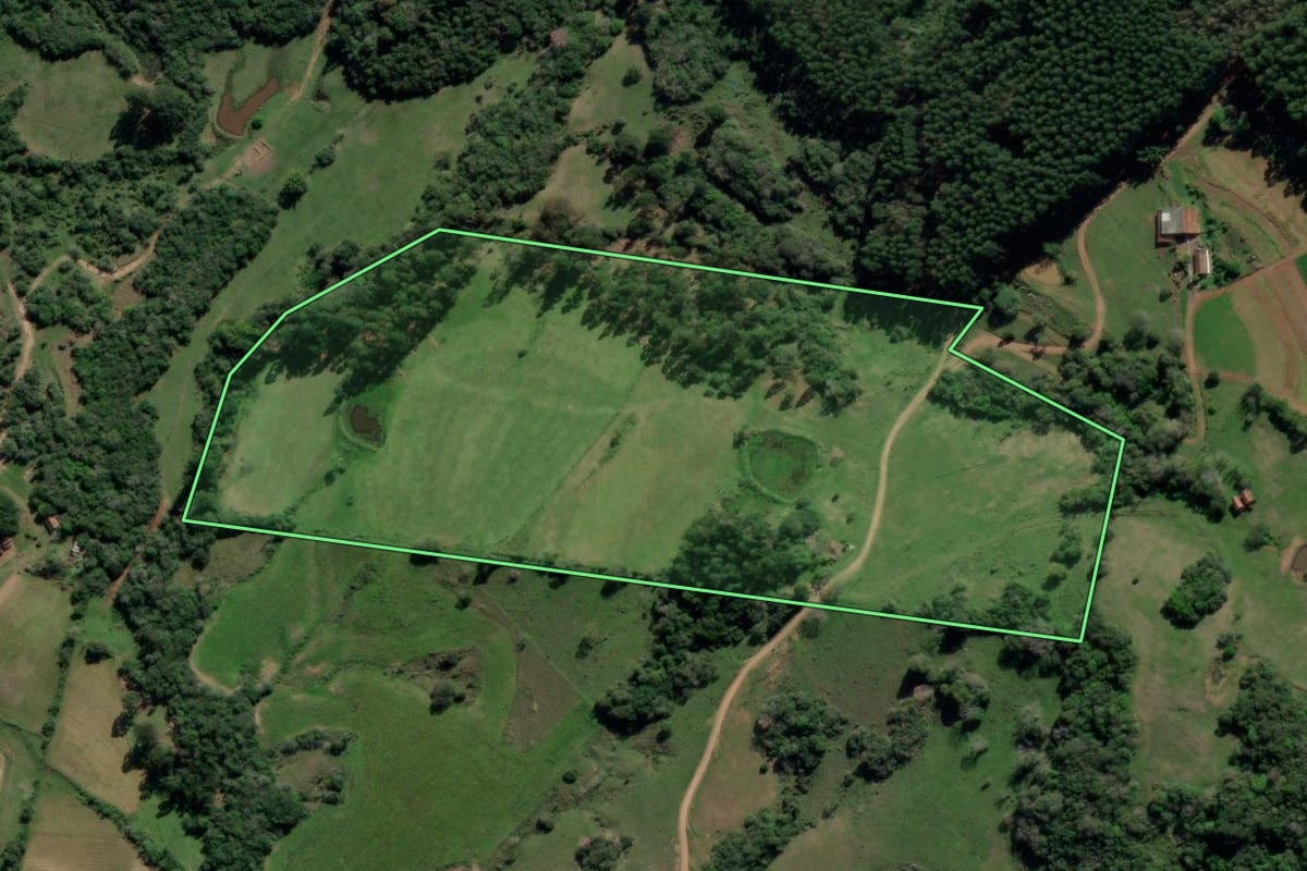 Imagem de satélite do imóvel rural em Vale Verde (RS), com o contorno declarado no CAR desenhado por cima.