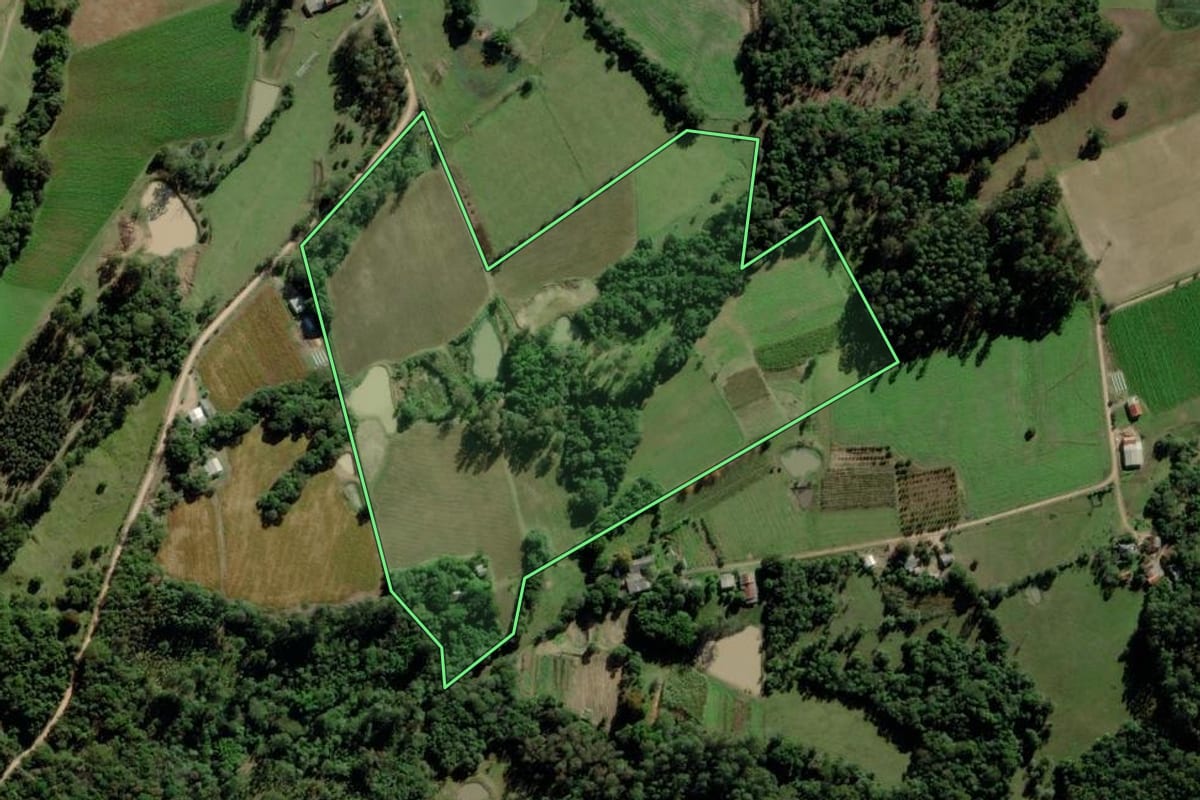 Imagem de satélite do imóvel rural em Vale Verde (RS), com o contorno declarado no CAR desenhado por cima.