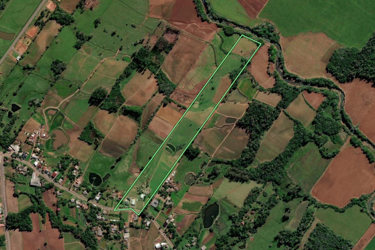 Imagem de satélite do imóvel rural em Vale do Sol (RS), com o contorno declarado no CAR desenhado por cima.