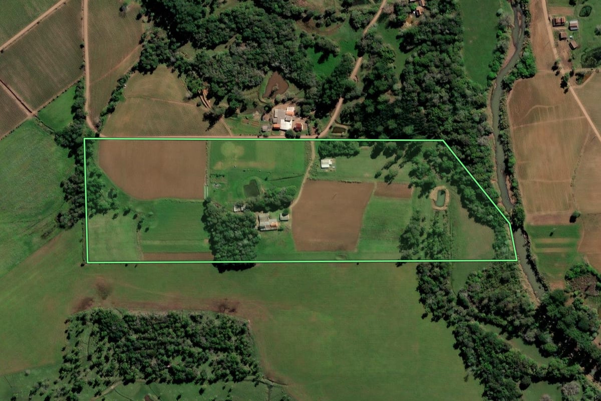 Imagem de satélite do imóvel rural em Vale do Sol (RS), com o contorno declarado no CAR desenhado por cima.