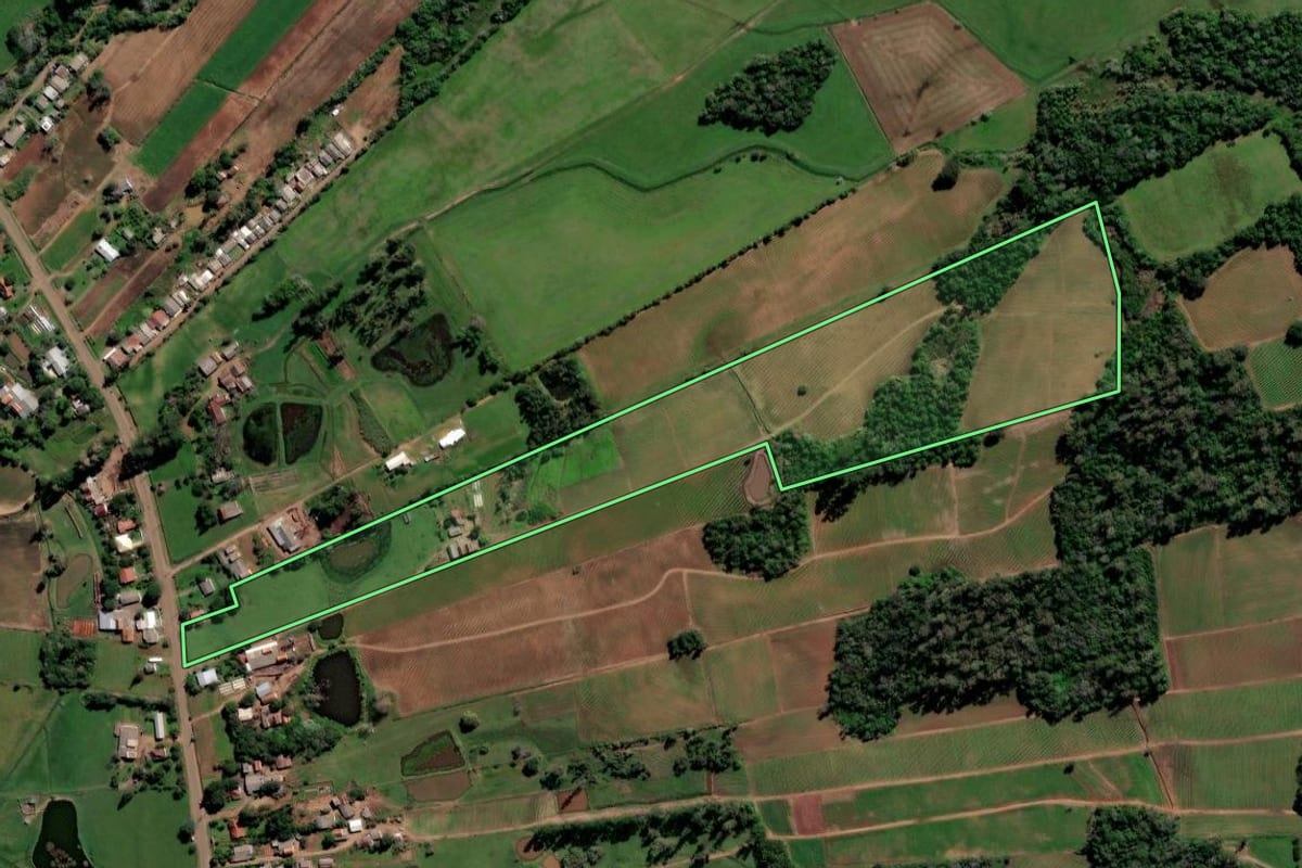 Imagem de satélite do imóvel rural em Vale do Sol (RS), com o contorno declarado no CAR desenhado por cima.