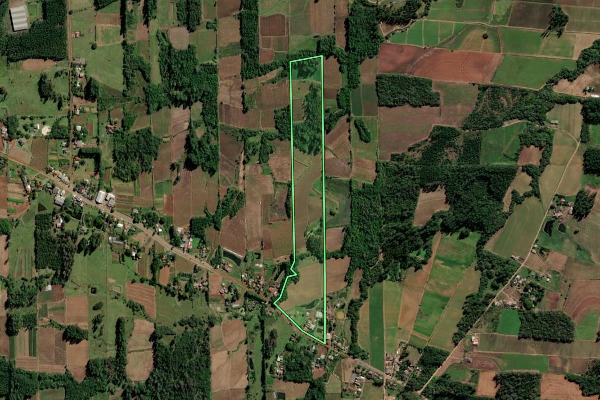 Imagem de satélite do imóvel rural em Vale do Sol (RS), com o contorno declarado no CAR desenhado por cima.