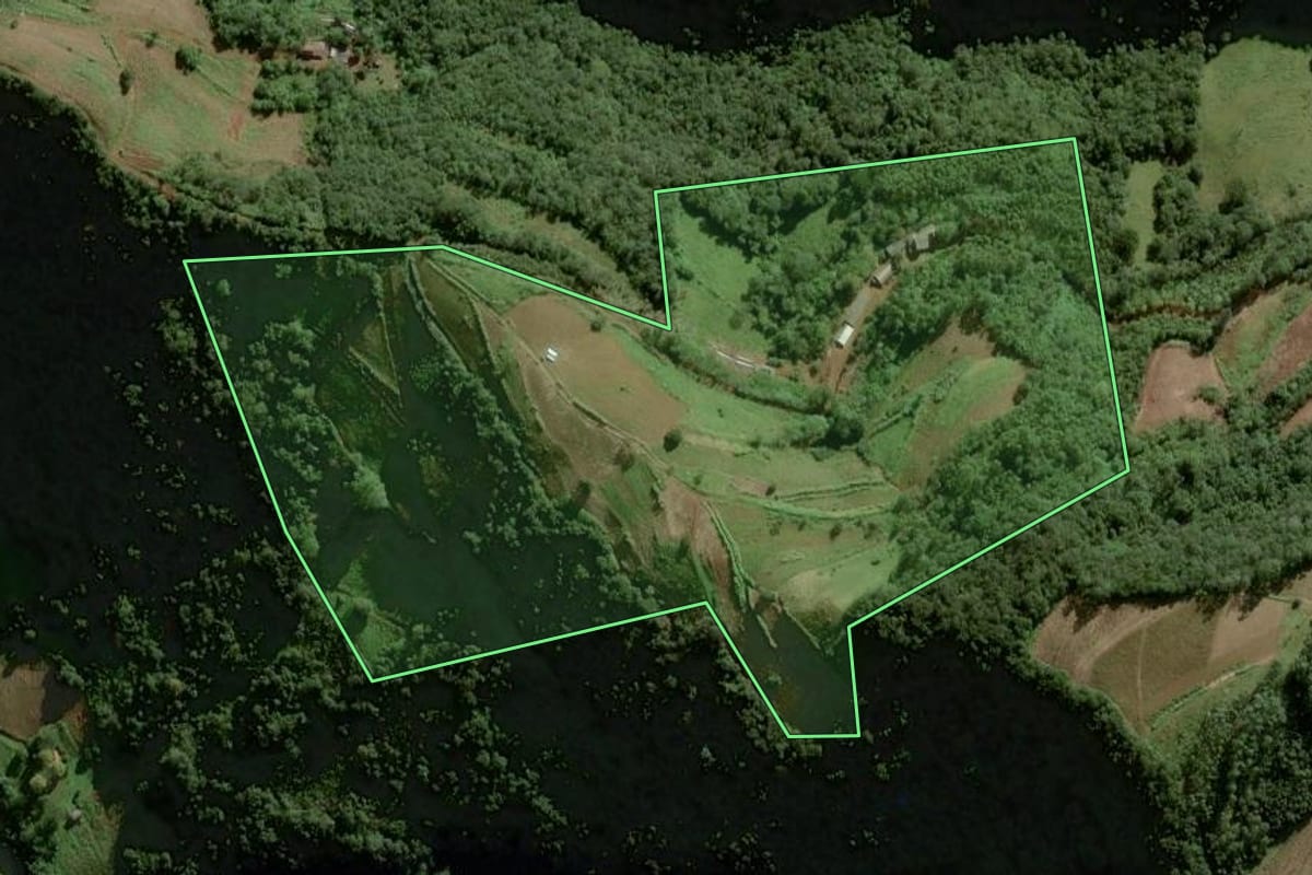 Imagem de satélite do imóvel rural em Vale do Sol (RS), com o contorno declarado no CAR desenhado por cima.