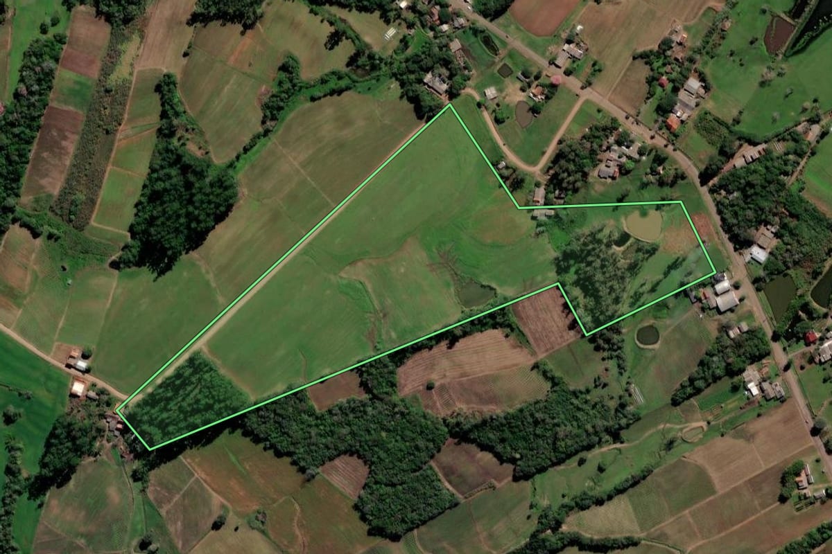 Imagem de satélite do imóvel rural em Vale do Sol (RS), com o contorno declarado no CAR desenhado por cima.