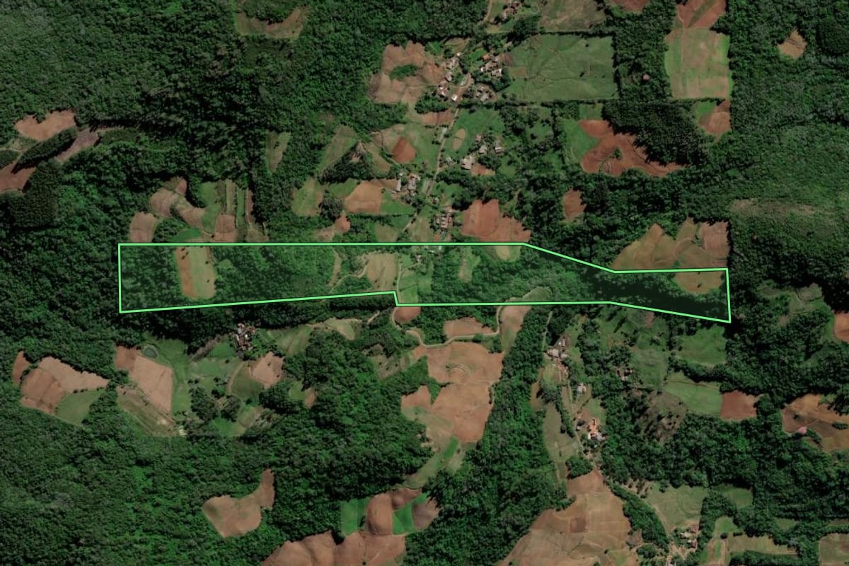 Imagem de satélite do imóvel rural em Vale do Sol (RS), com o contorno declarado no CAR desenhado por cima.