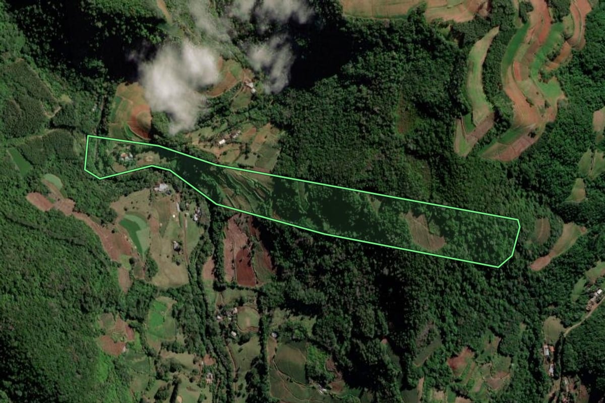 Imagem de satélite do imóvel rural em Vale do Sol (RS), com o contorno declarado no CAR desenhado por cima.