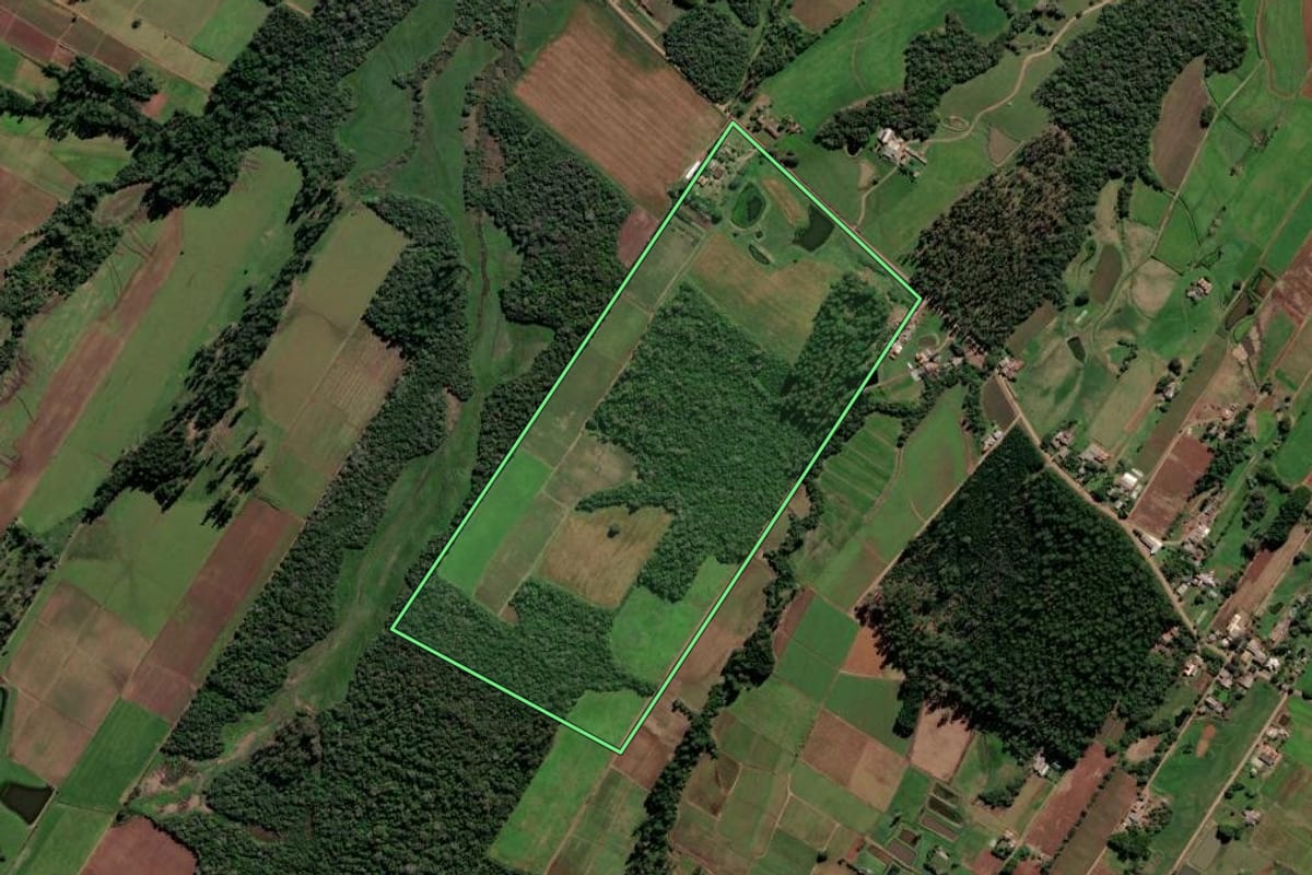 Imagem de satélite do imóvel rural em Vale do Sol (RS), com o contorno declarado no CAR desenhado por cima.