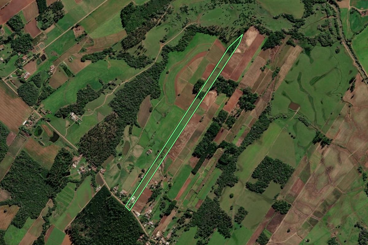 Imagem de satélite do imóvel rural em Vale do Sol (RS), com o contorno declarado no CAR desenhado por cima.