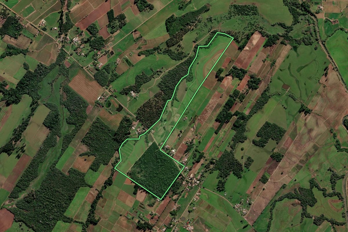 Imagem de satélite do imóvel rural em Vale do Sol (RS), com o contorno declarado no CAR desenhado por cima.