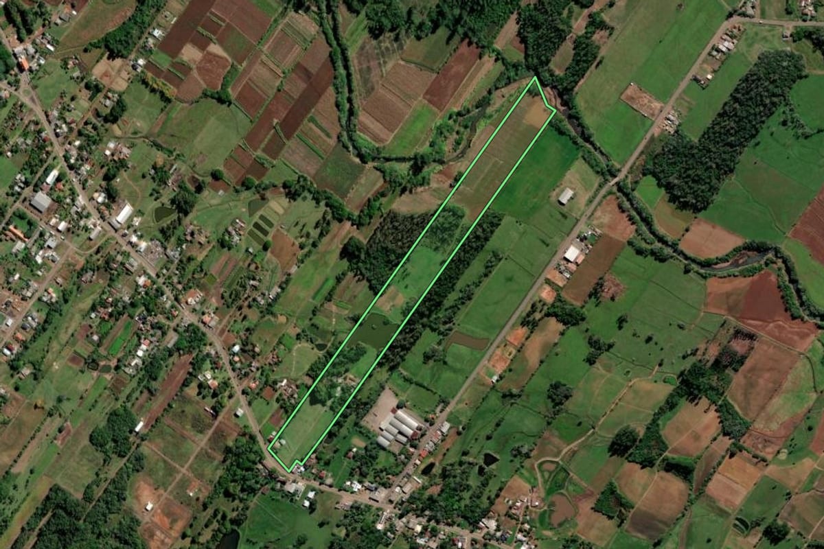 Imagem de satélite do imóvel rural em Vale do Sol (RS), com o contorno declarado no CAR desenhado por cima.