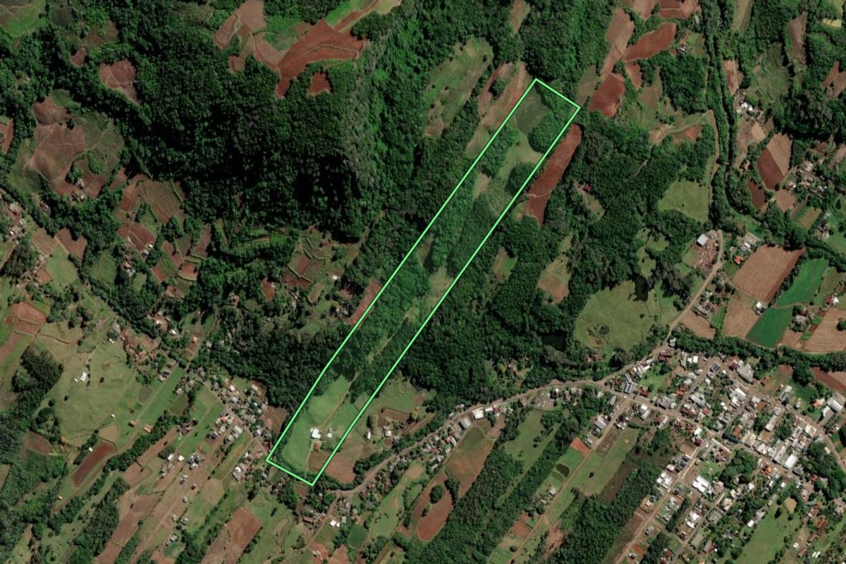 Imagem de satélite do imóvel rural em Vale do Sol (RS), com o contorno declarado no CAR desenhado por cima.