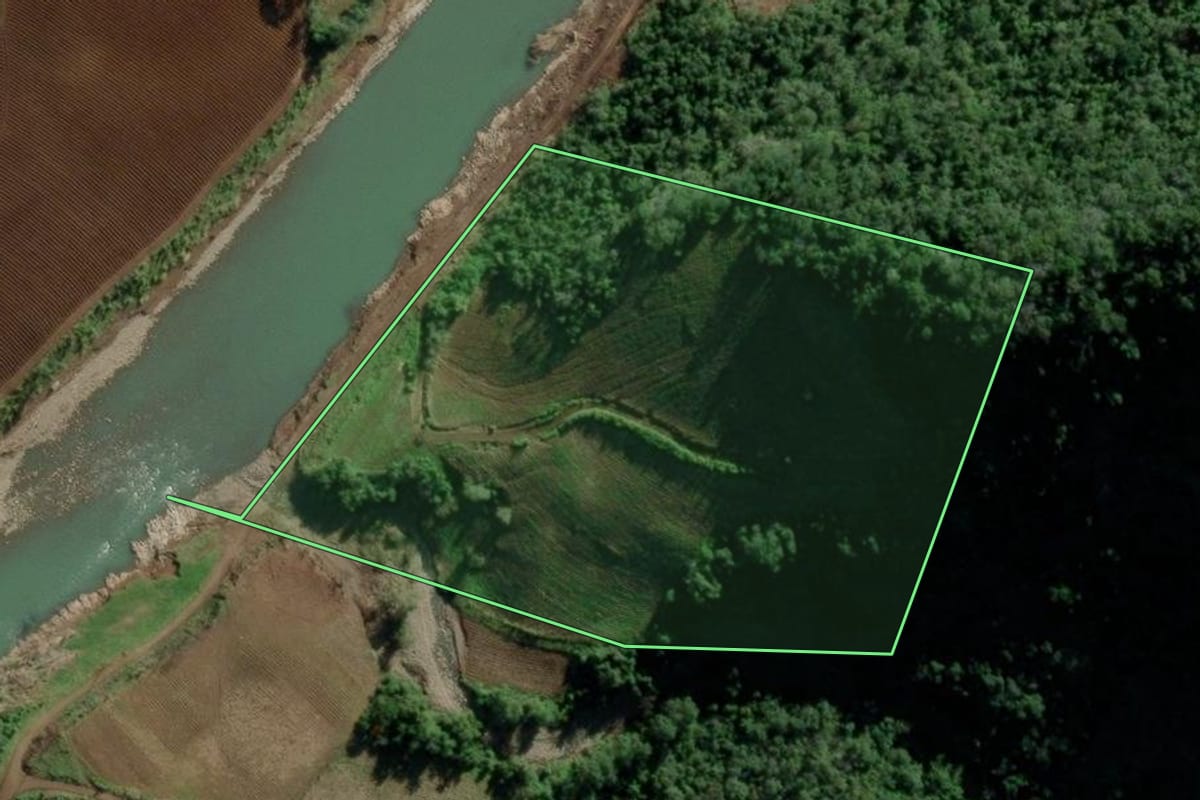 Imagem de satélite do imóvel rural em Vale do Sol (RS), com o contorno declarado no CAR desenhado por cima.