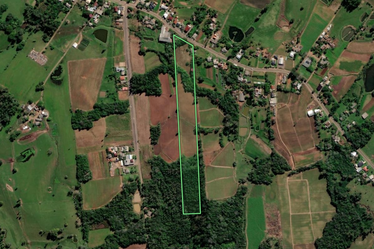 Imagem de satélite do imóvel rural em Vale do Sol (RS), com o contorno declarado no CAR desenhado por cima.