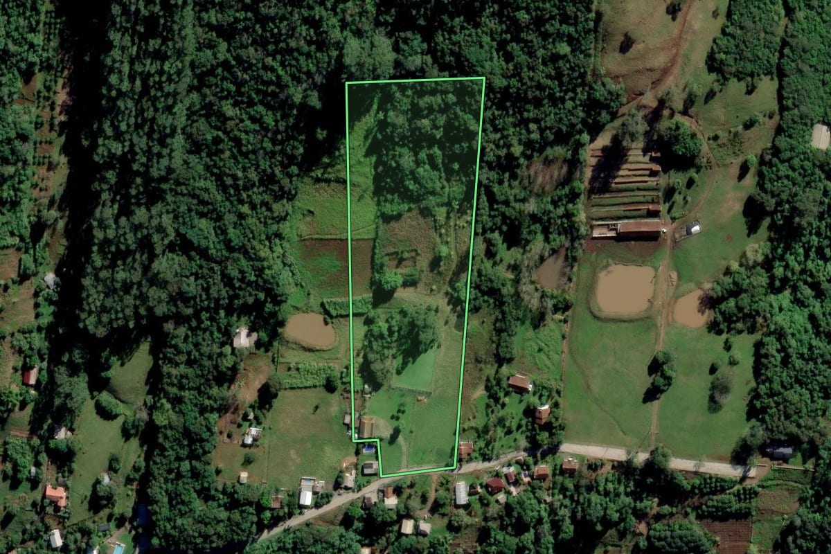 Imagem de satélite do imóvel rural em Vale Real (RS), com o contorno declarado no CAR desenhado por cima.