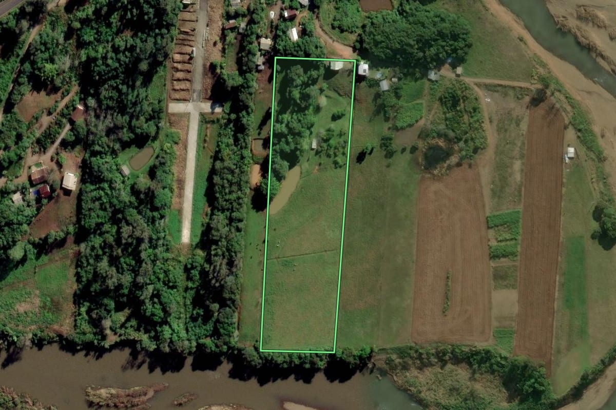 Imagem de satélite do imóvel rural em Vale Real (RS), com o contorno declarado no CAR desenhado por cima.