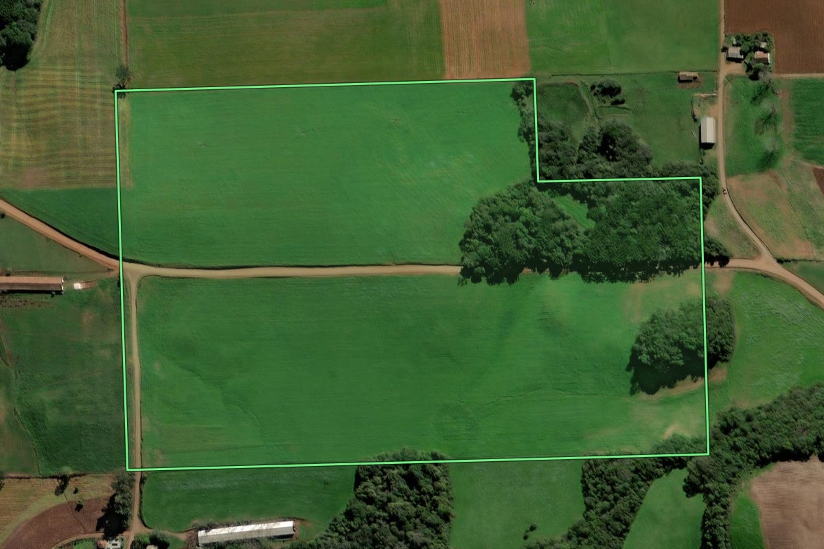 Imagem de satélite do imóvel rural em Vanini (RS), com o contorno declarado no CAR desenhado por cima.