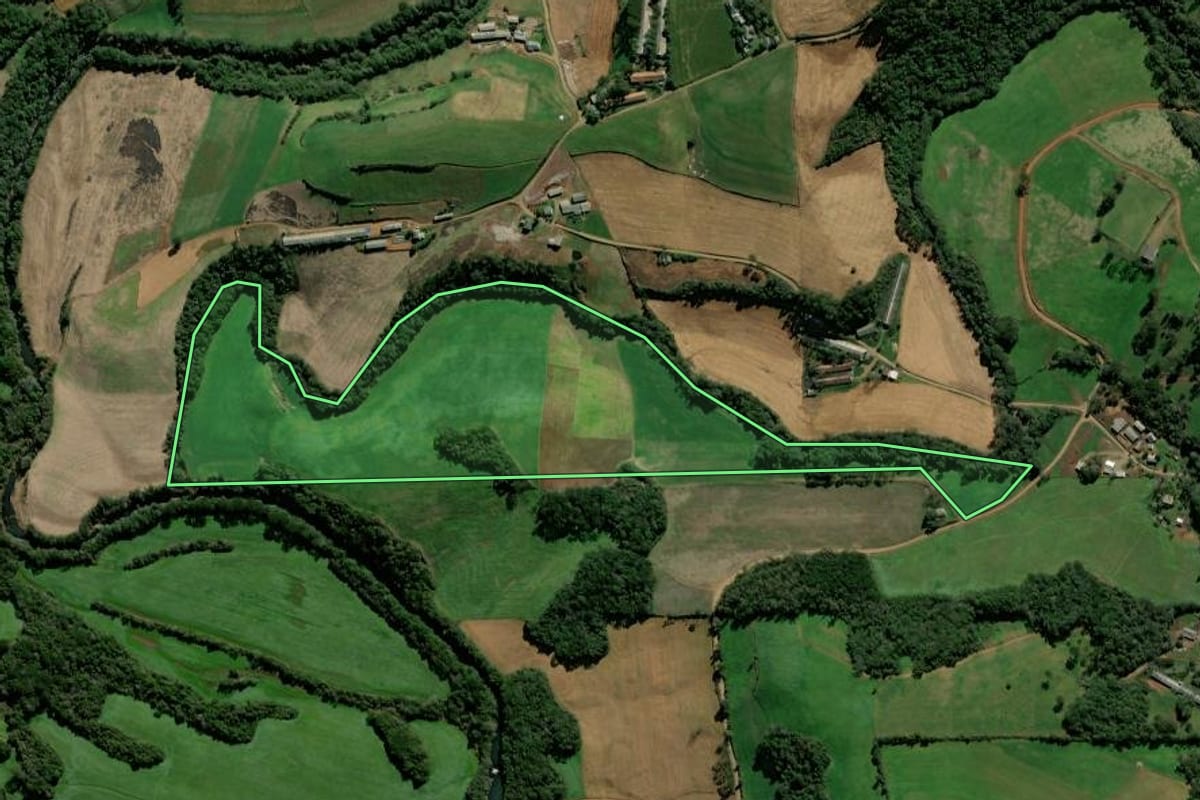 Imagem de satélite do imóvel rural em Vanini (RS), com o contorno declarado no CAR desenhado por cima.