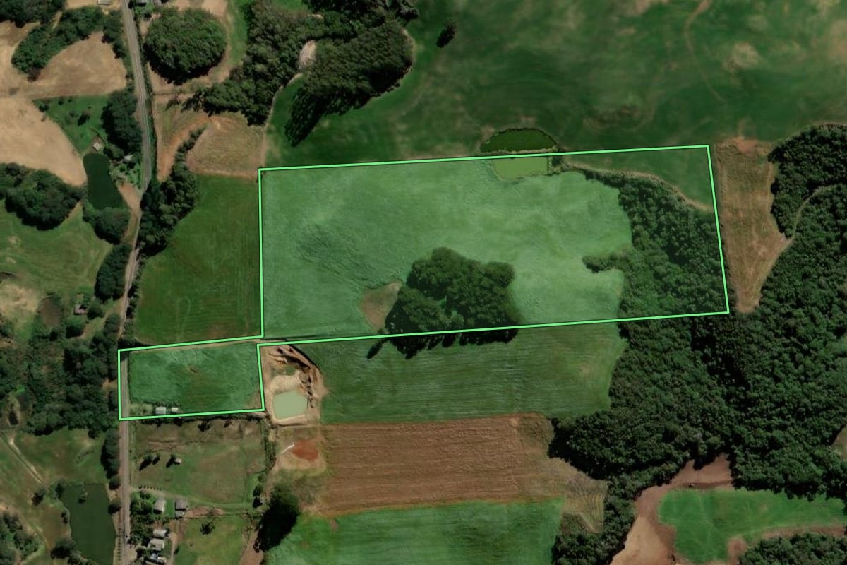 Imagem de satélite do imóvel rural em Vanini (RS), com o contorno declarado no CAR desenhado por cima.