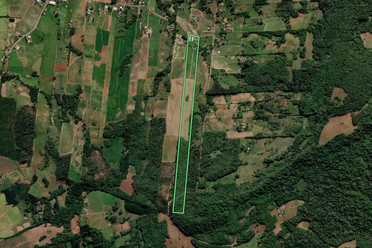 Imagem de satélite do imóvel rural em Venâncio Aires (RS), com o contorno declarado no CAR desenhado por cima.