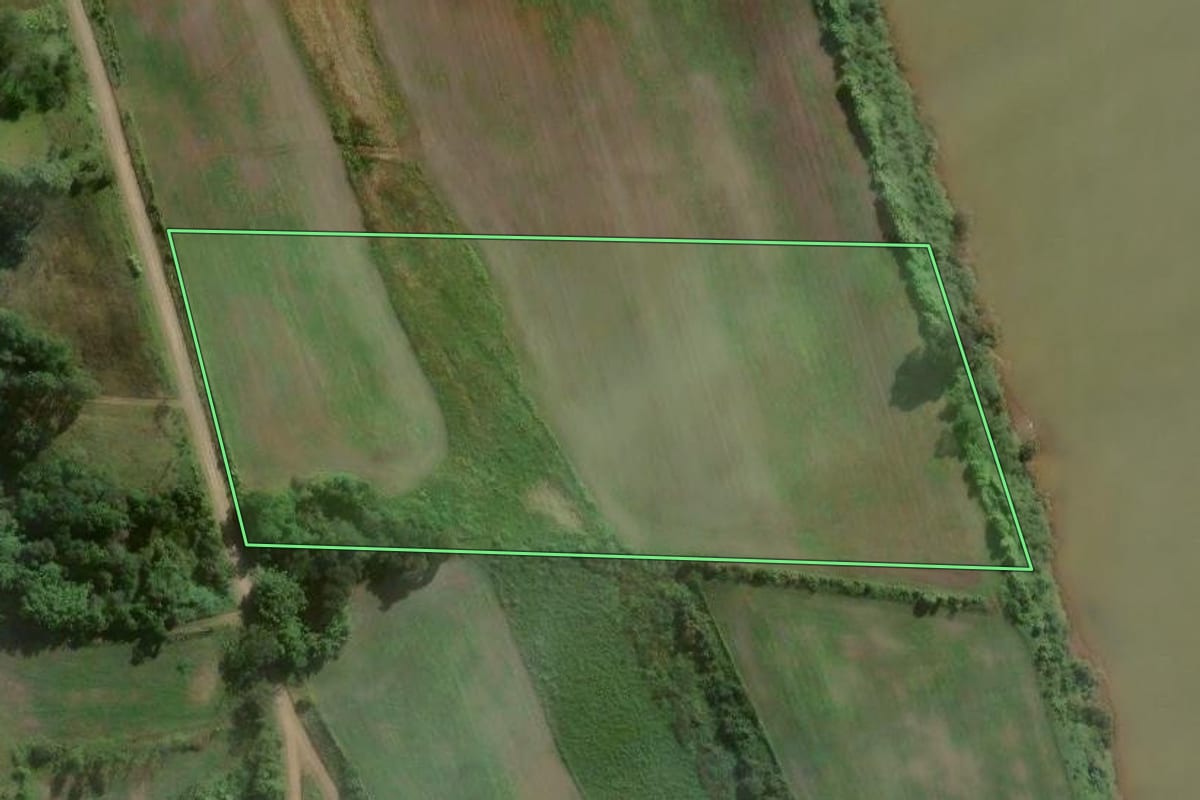 Imagem de satélite do imóvel rural em Venâncio Aires (RS), com o contorno declarado no CAR desenhado por cima.