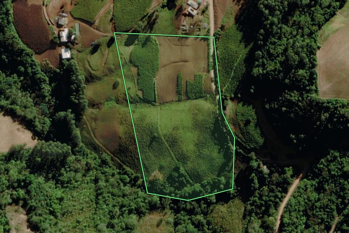 Imagem de satélite do imóvel rural em Venâncio Aires (RS), com o contorno declarado no CAR desenhado por cima.