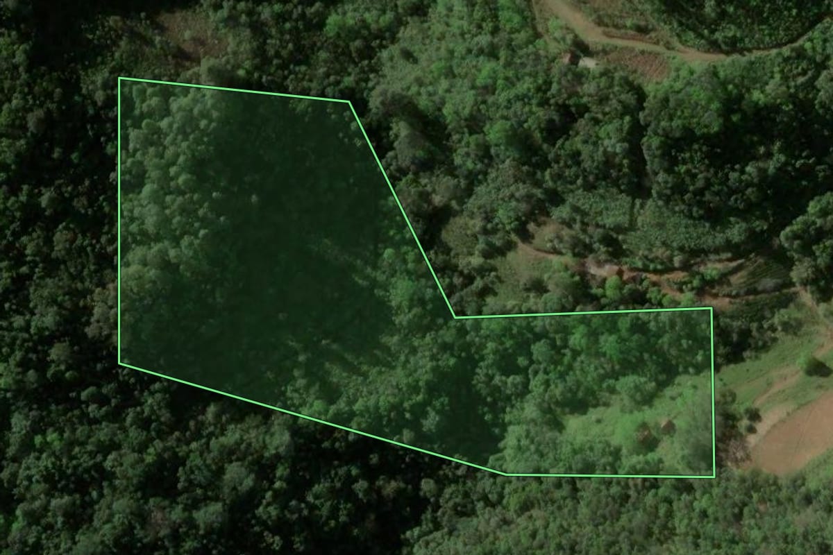 Imagem de satélite do imóvel rural em Venâncio Aires (RS), com o contorno declarado no CAR desenhado por cima.