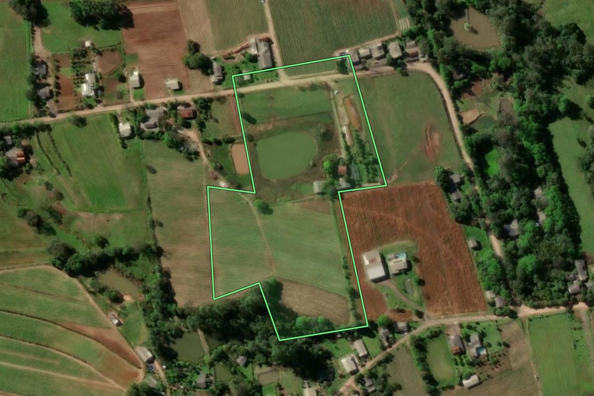 Imagem de satélite do imóvel rural em Venâncio Aires (RS), com o contorno declarado no CAR desenhado por cima.