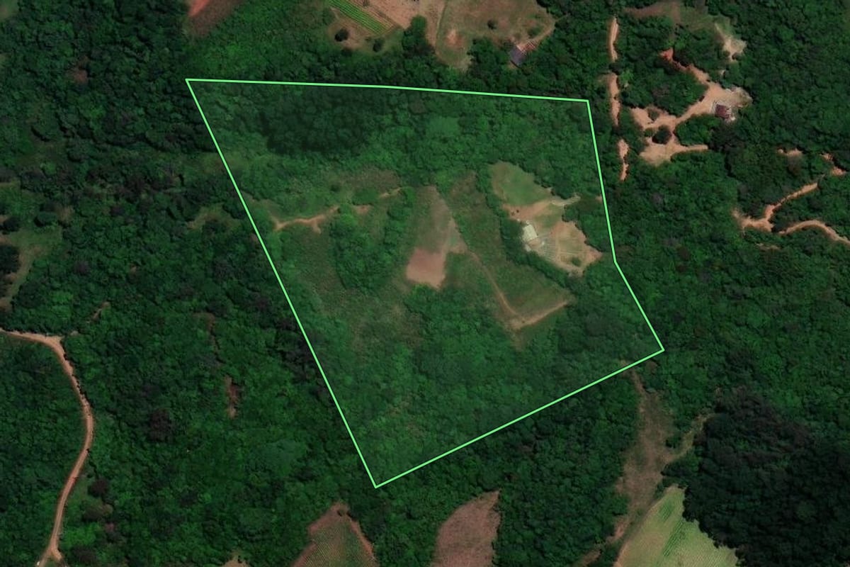 Imagem de satélite do imóvel rural em Venâncio Aires (RS), com o contorno declarado no CAR desenhado por cima.