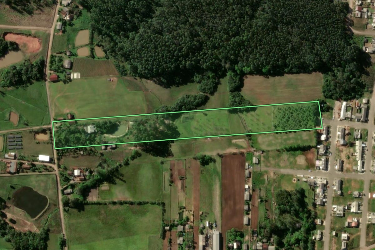 Imagem de satélite do imóvel rural em Venâncio Aires (RS), com o contorno declarado no CAR desenhado por cima.