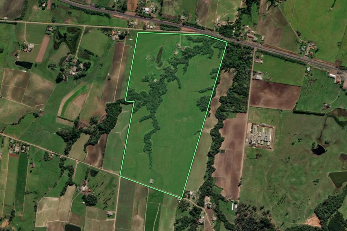 Imagem de satélite do imóvel rural em Venâncio Aires (RS), com o contorno declarado no CAR desenhado por cima.