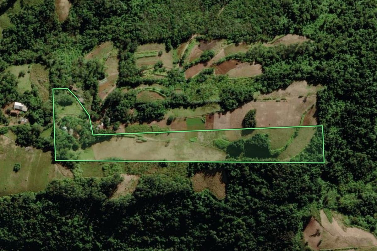 Imagem de satélite do imóvel rural em Venâncio Aires (RS), com o contorno declarado no CAR desenhado por cima.
