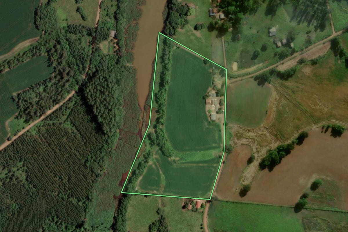 Imagem de satélite do imóvel rural em Venâncio Aires (RS), com o contorno declarado no CAR desenhado por cima.