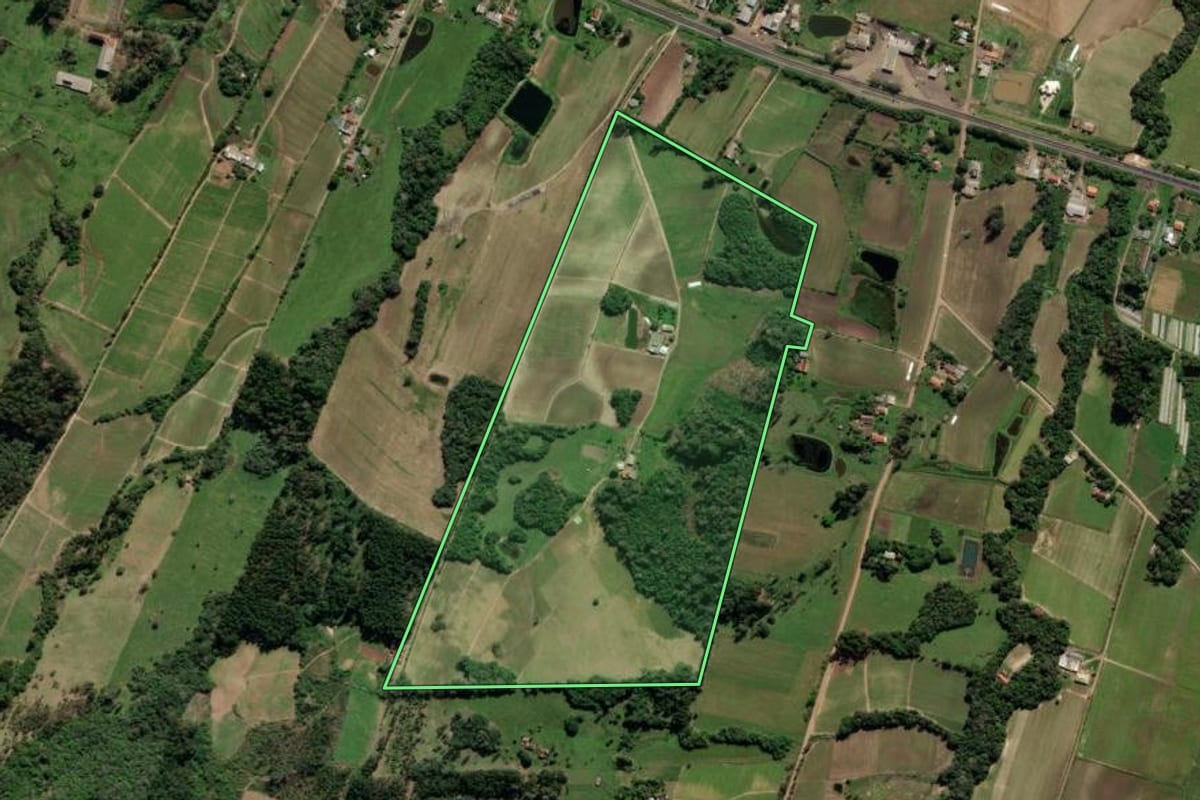Imagem de satélite do imóvel rural em Venâncio Aires (RS), com o contorno declarado no CAR desenhado por cima.