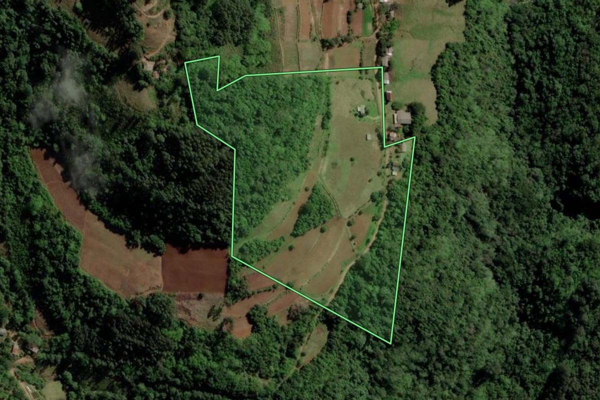 Imagem de satélite do imóvel rural em Venâncio Aires (RS), com o contorno declarado no CAR desenhado por cima.