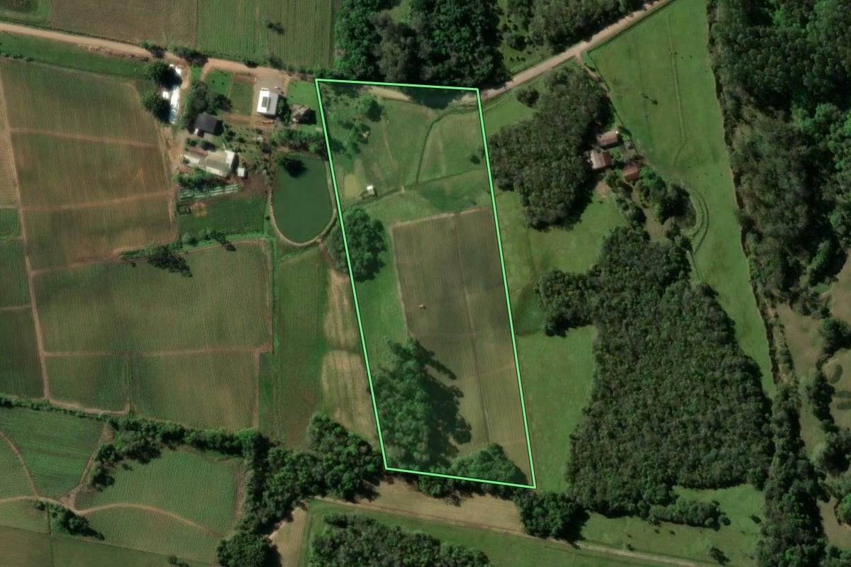 Imagem de satélite do imóvel rural em Venâncio Aires (RS), com o contorno declarado no CAR desenhado por cima.