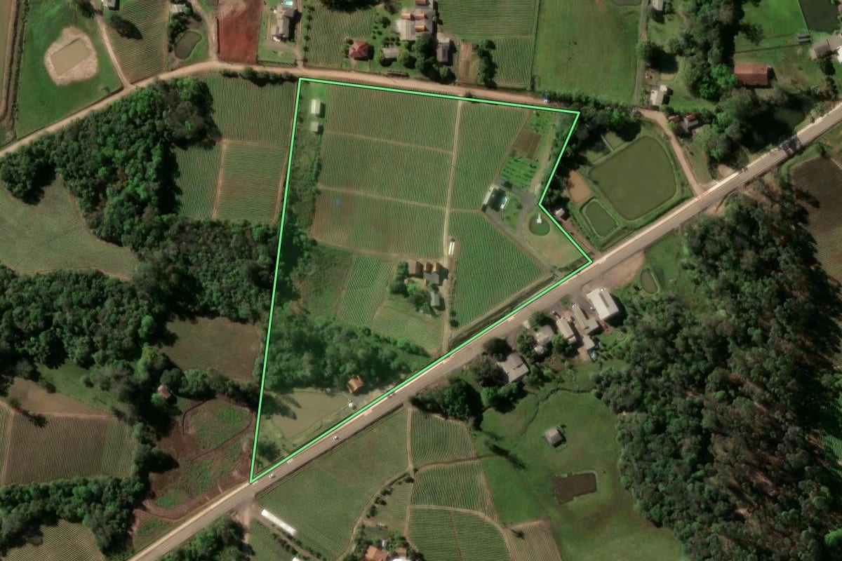 Imagem de satélite do imóvel rural em Venâncio Aires (RS), com o contorno declarado no CAR desenhado por cima.